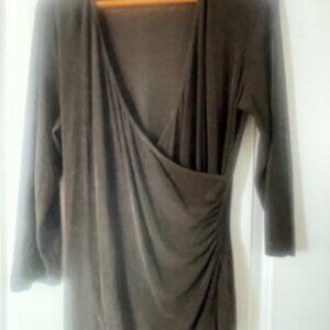 Travelers by Chicos size 1 medium Brown Faux Wrap Ruched Top 3/4 Sleeve PREOWNED